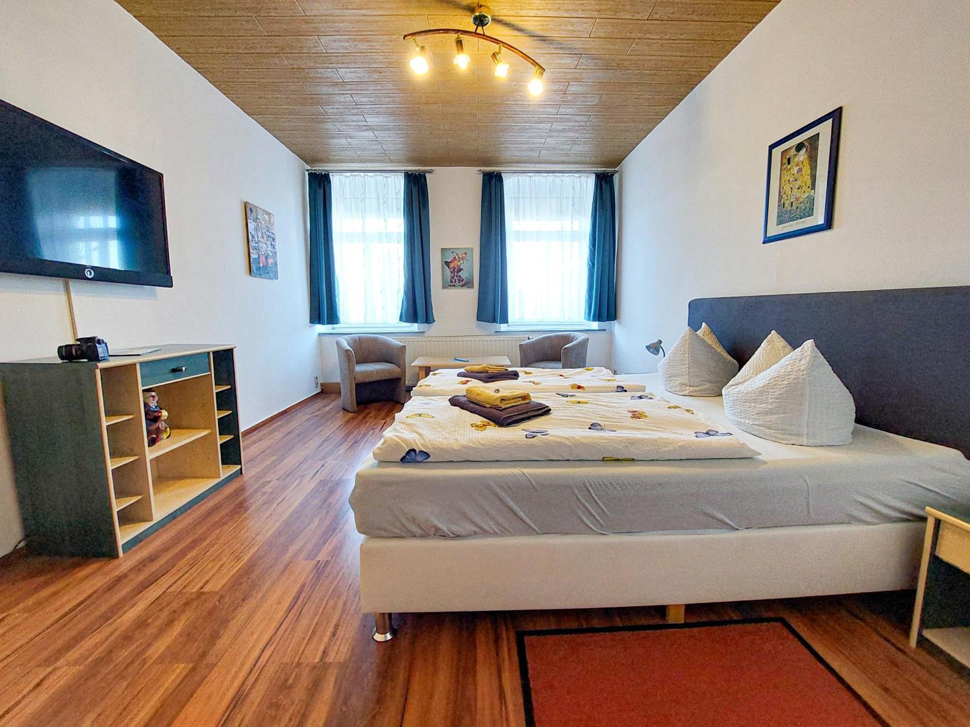 Zur Deutschen Eiche - Fruehstueckspension Und Ferienwohnungen Großschönau Habitación foto